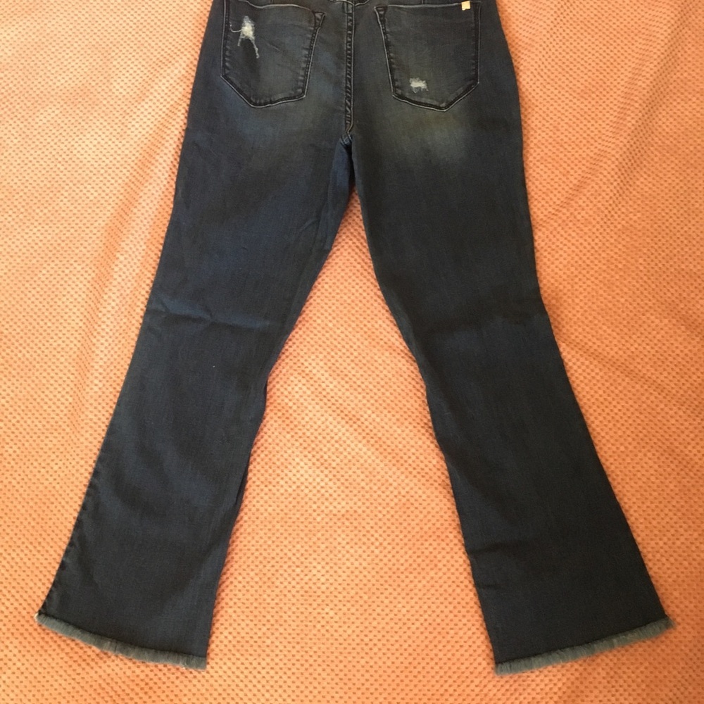 đșON HOLDđșNWOT BEBE HIGH RISE JEANS - Picture 6 of 7